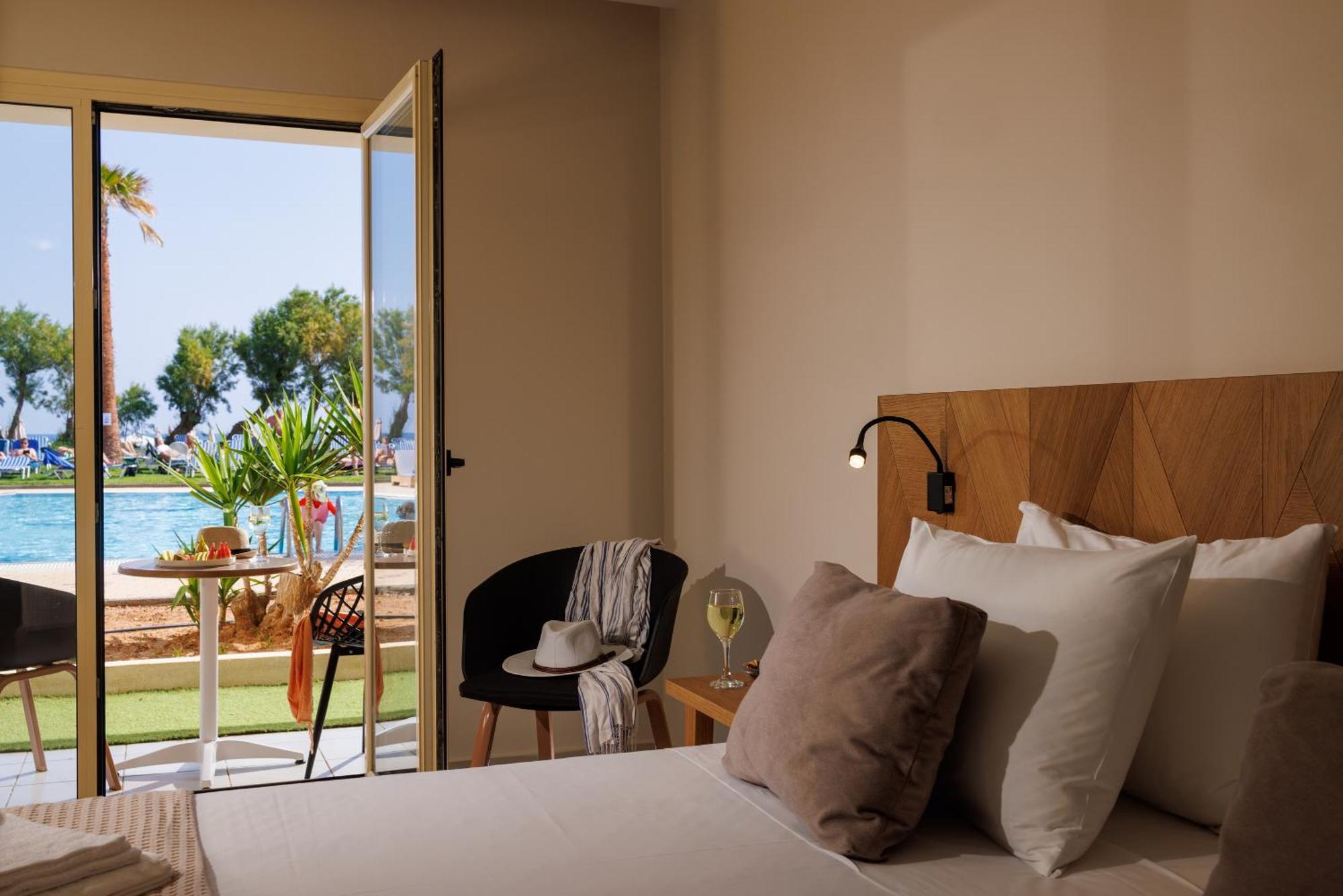 Malia Bay Beach Hotel & Bungalows Buitenkant foto