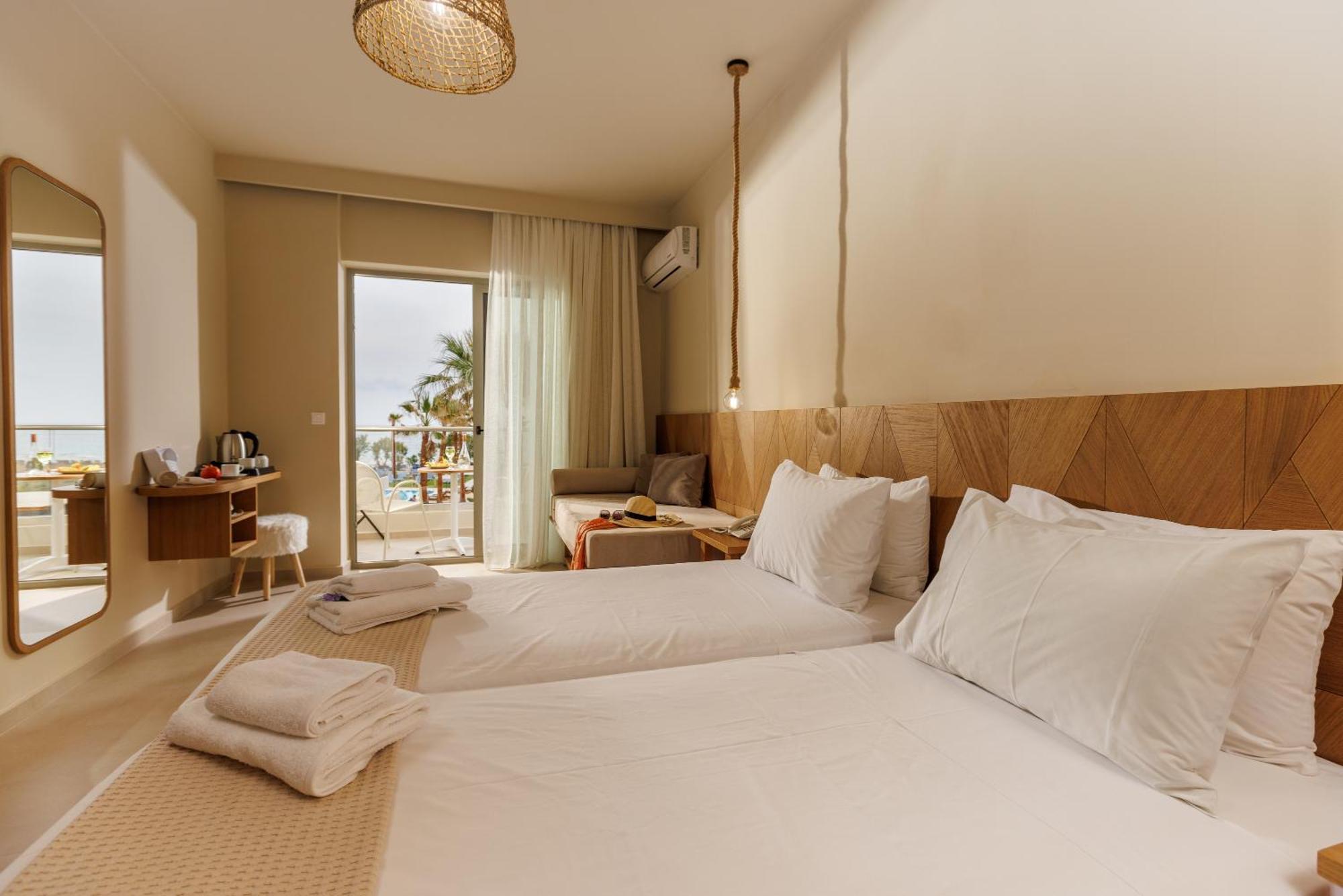 Malia Bay Beach Hotel & Bungalows Buitenkant foto