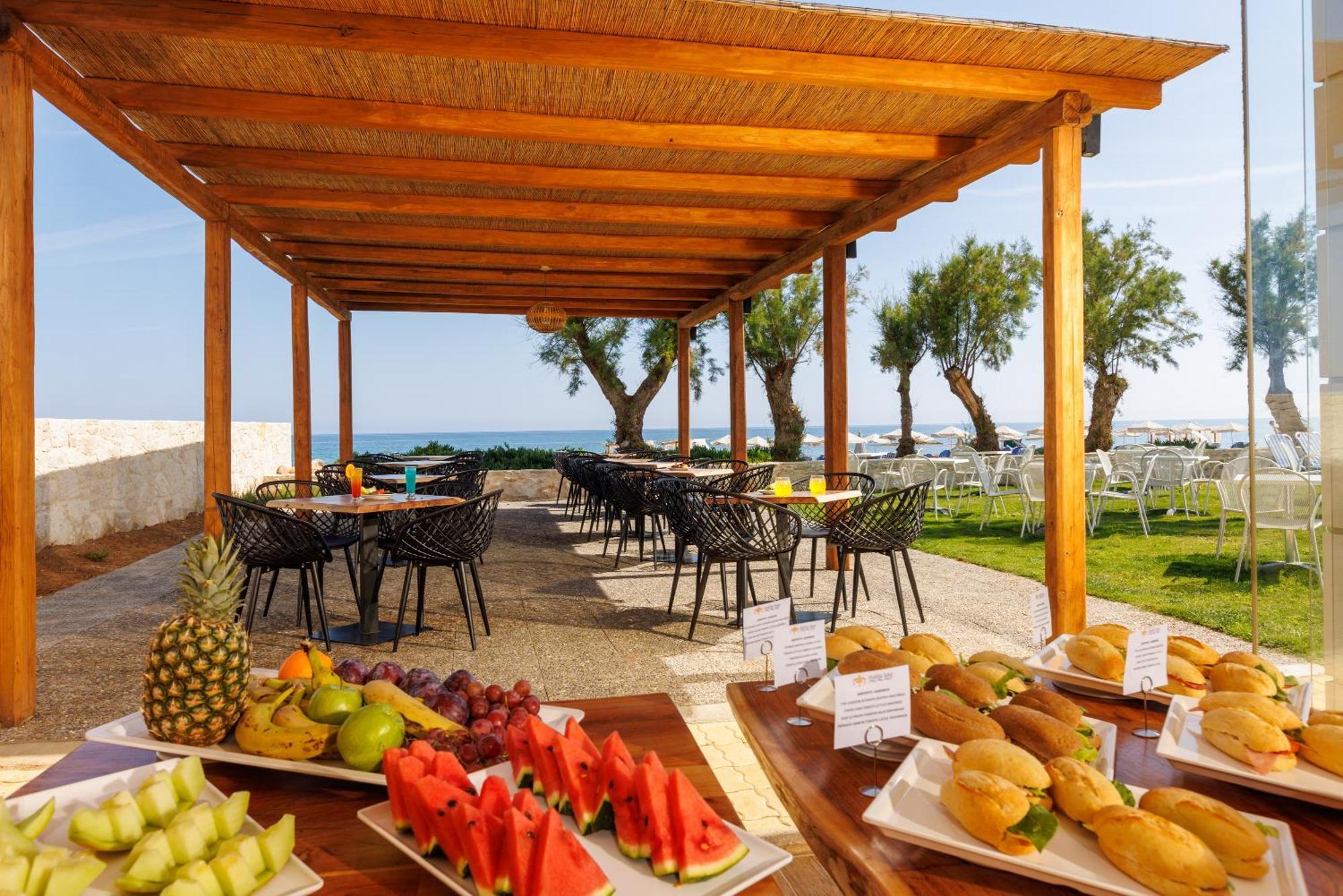 Malia Bay Beach Hotel & Bungalows Buitenkant foto