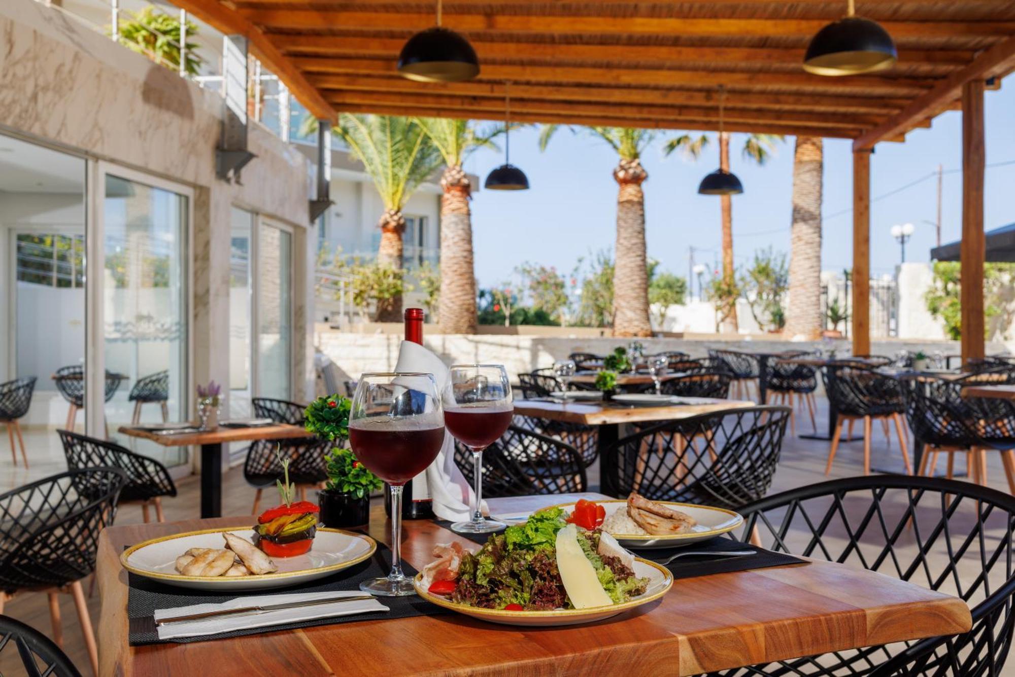 Malia Bay Beach Hotel & Bungalows Buitenkant foto