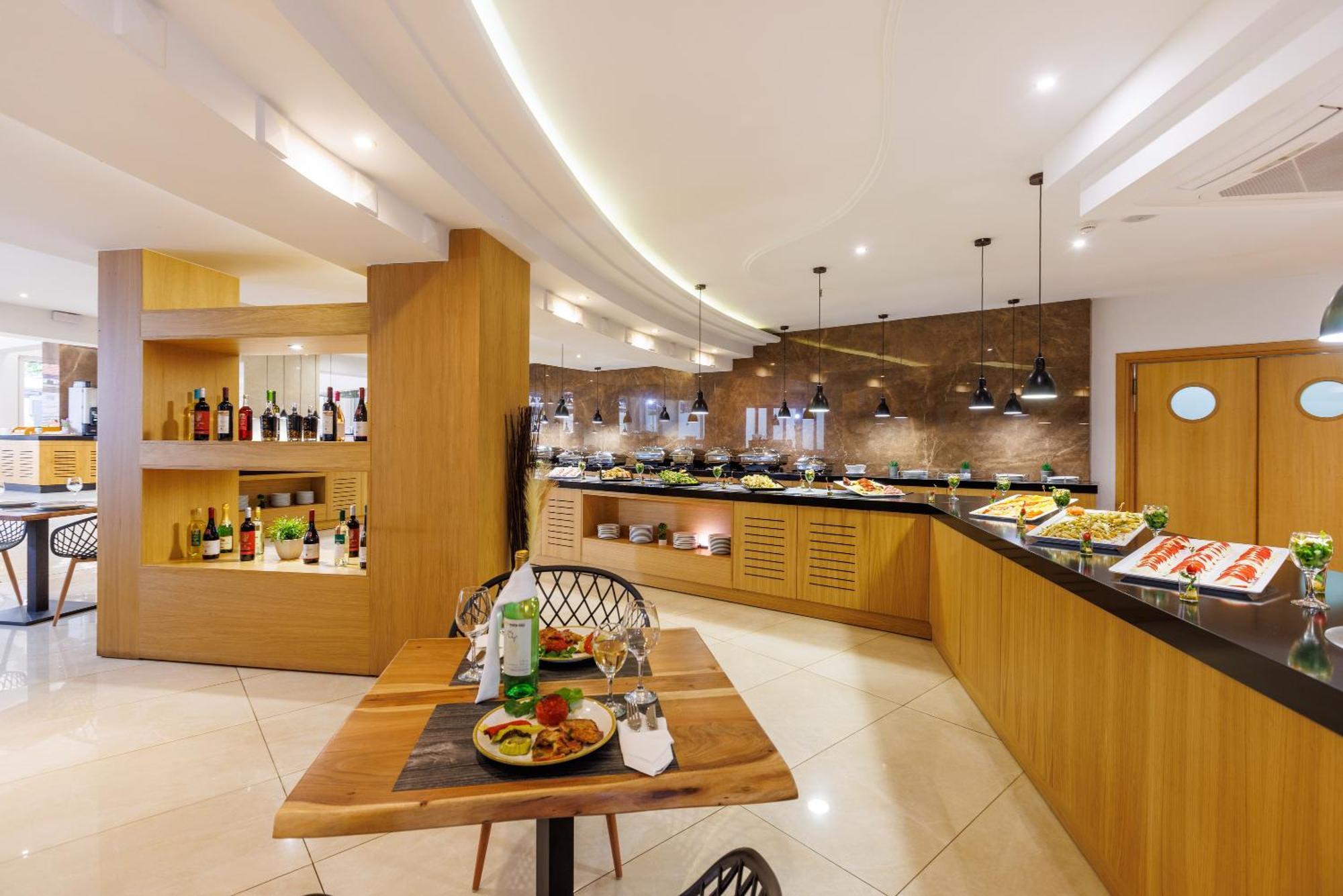Malia Bay Beach Hotel & Bungalows Buitenkant foto