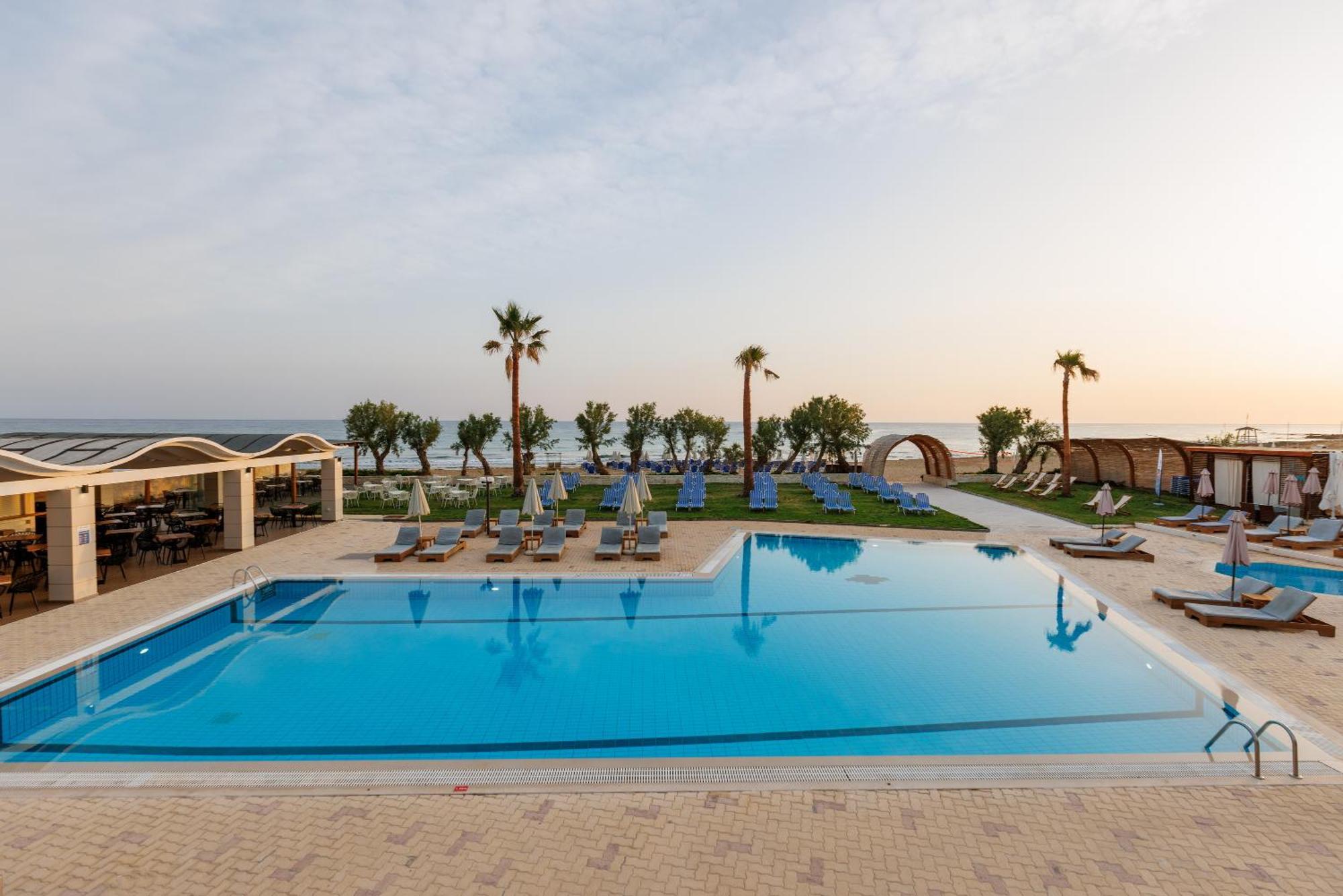 Malia Bay Beach Hotel & Bungalows Buitenkant foto
