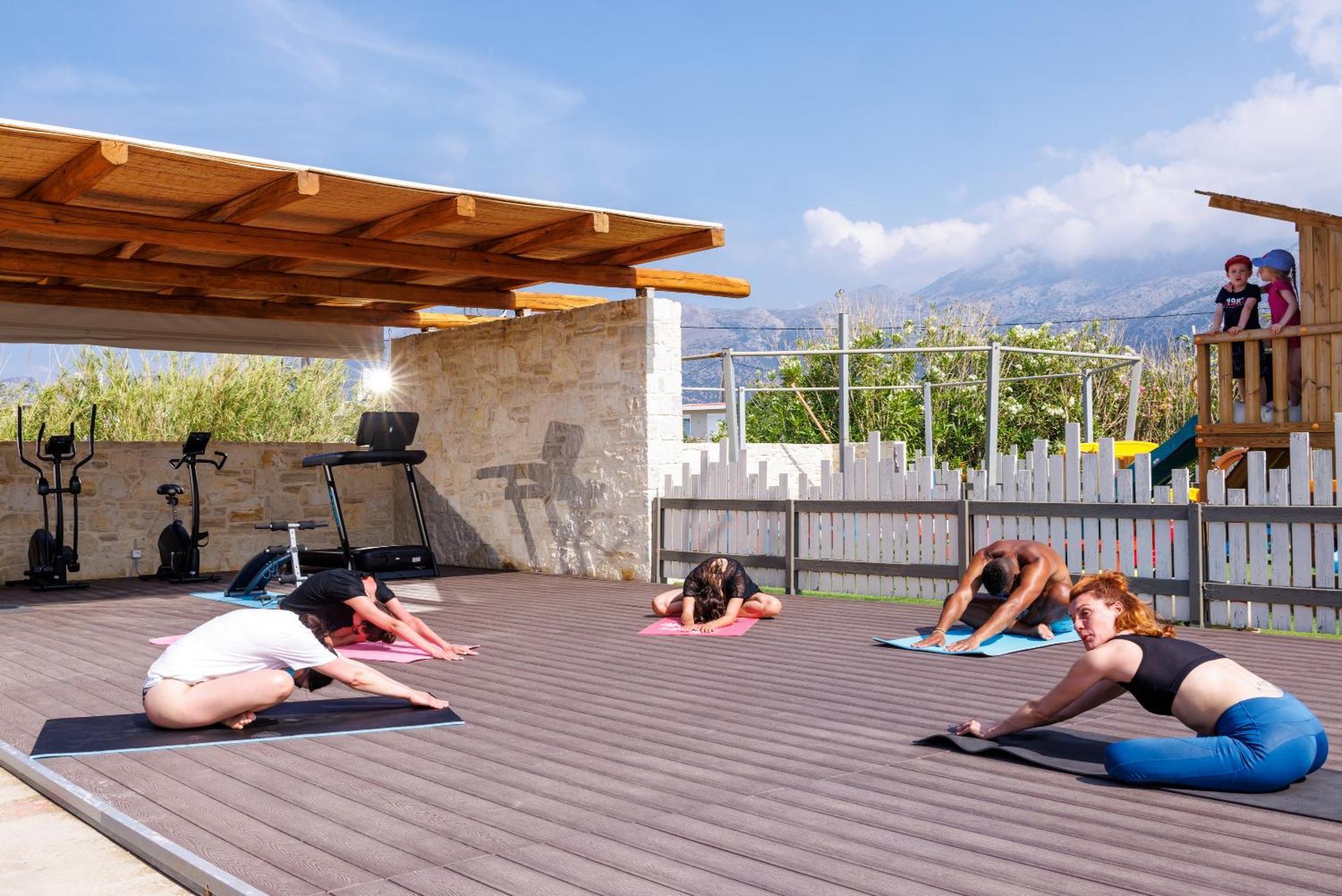 Malia Bay Beach Hotel & Bungalows Buitenkant foto