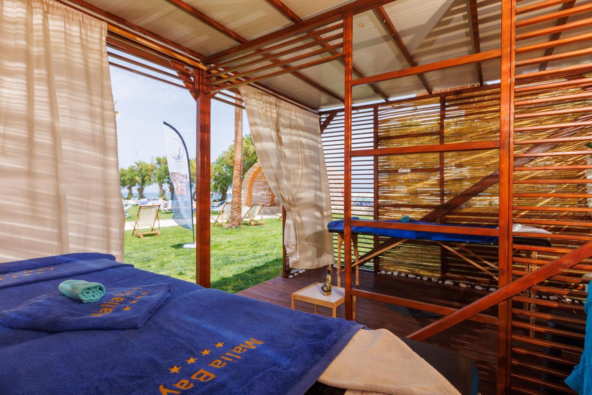 Malia Bay Beach Hotel & Bungalows Buitenkant foto