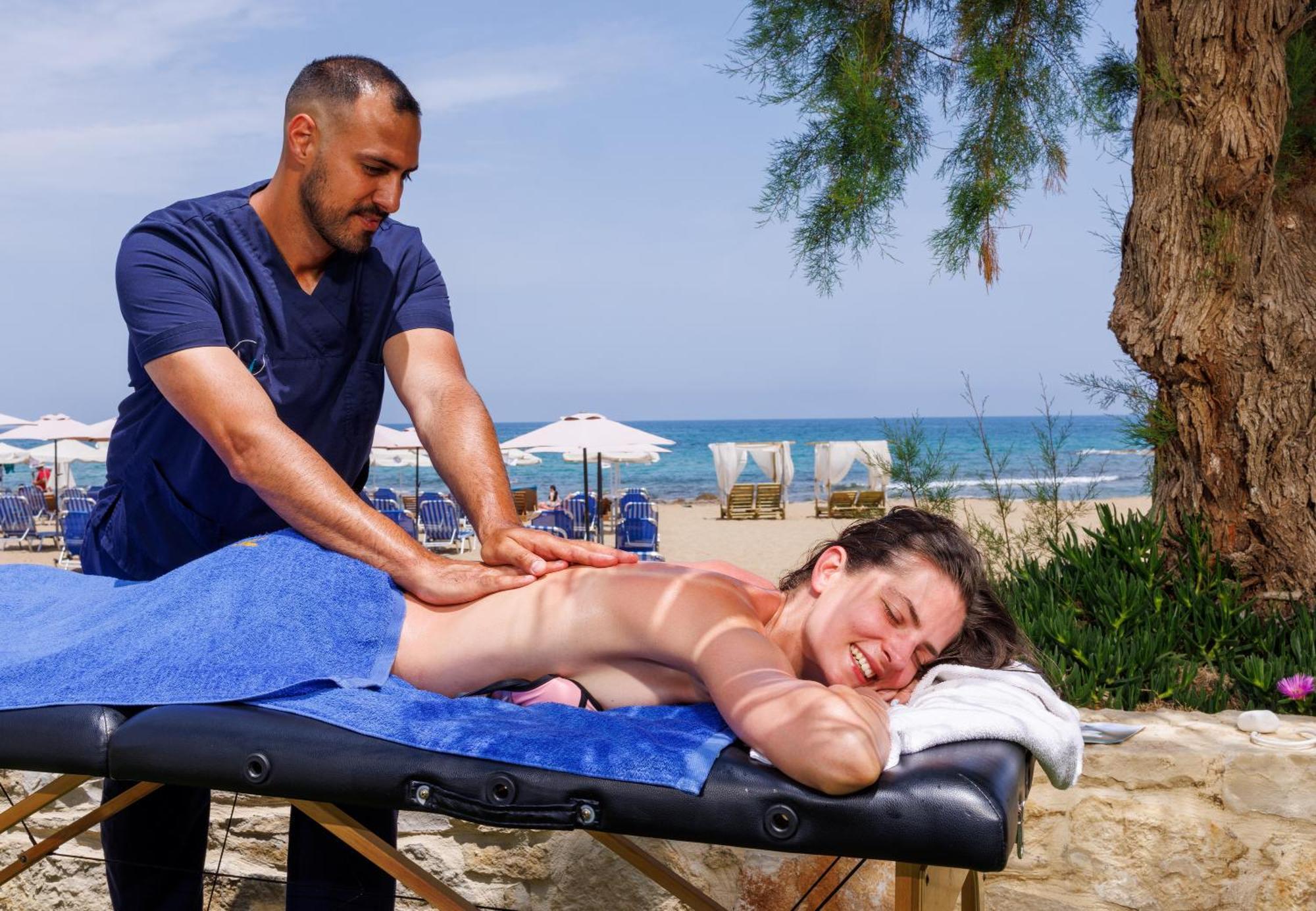 Malia Bay Beach Hotel & Bungalows Buitenkant foto