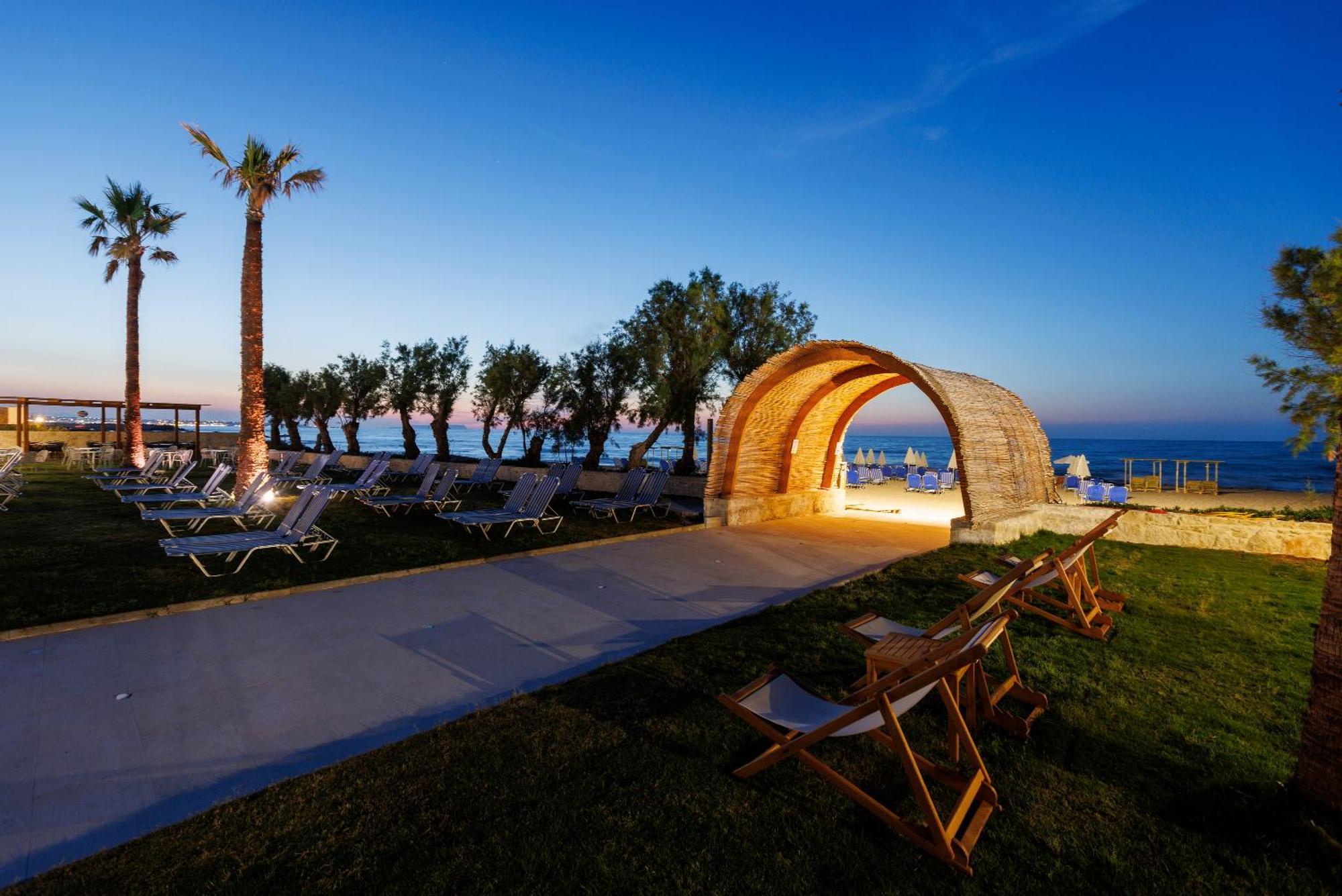 Malia Bay Beach Hotel & Bungalows Buitenkant foto
