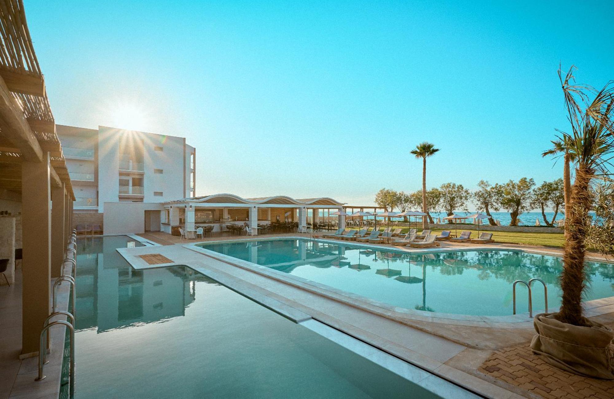 Malia Bay Beach Hotel & Bungalows Buitenkant foto