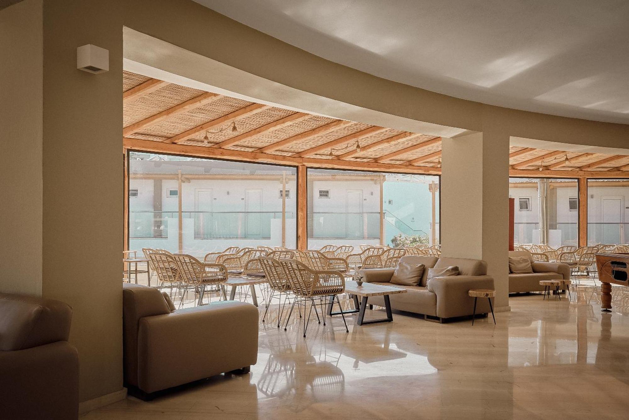Malia Bay Beach Hotel & Bungalows Buitenkant foto