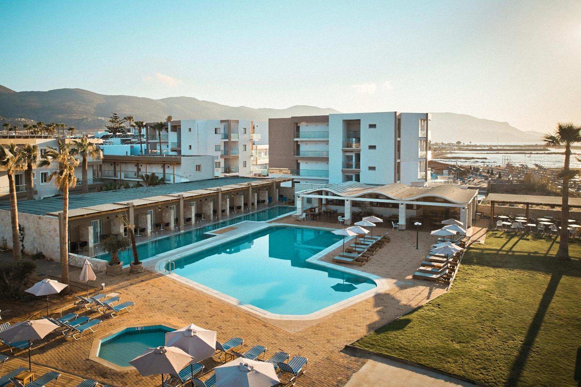 Malia Bay Beach Hotel & Bungalows Buitenkant foto